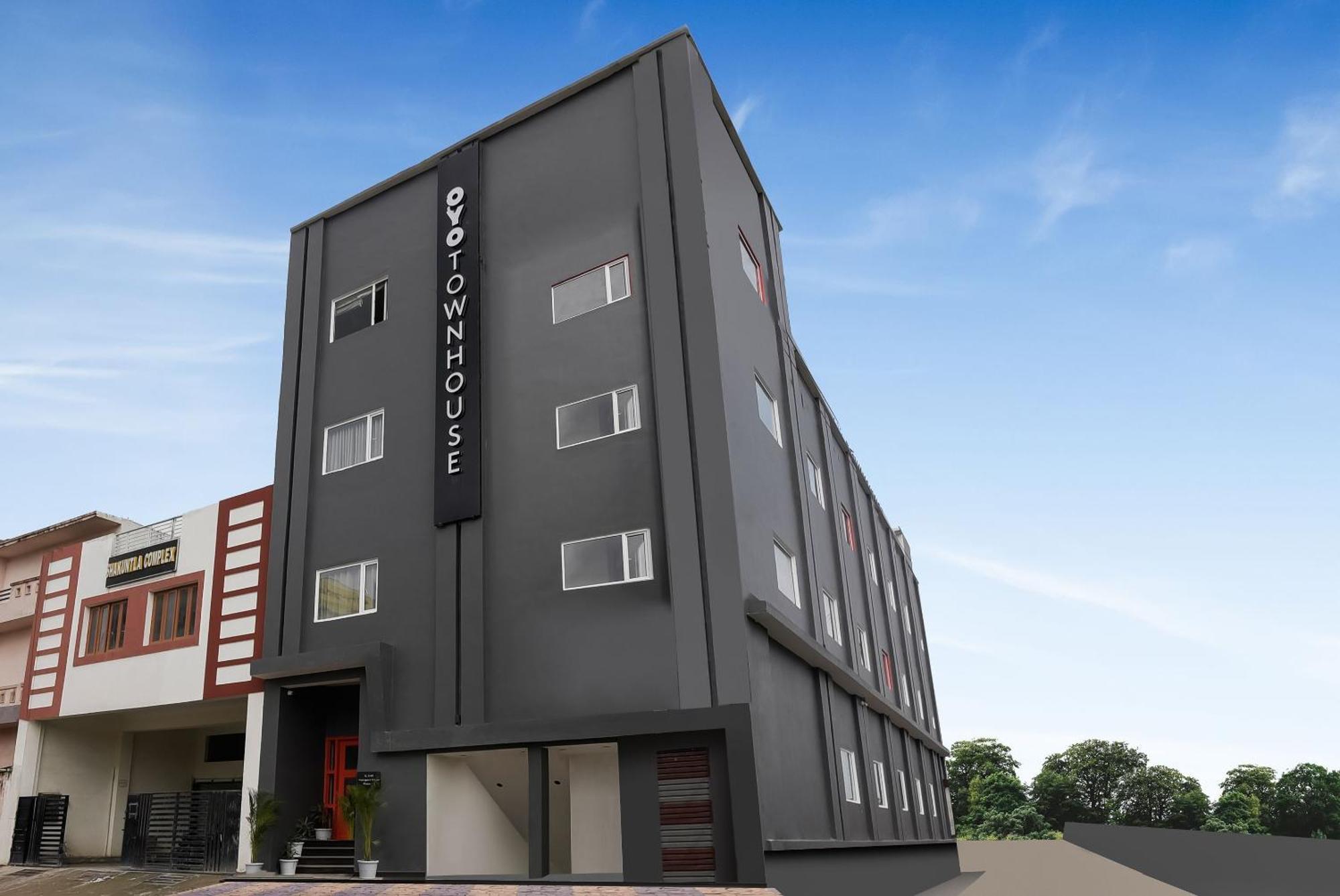 Townhouse The Awadh Airport Near Chaudhary Charan Singh International Airport Hotell Bijnaur Eksteriør bilde