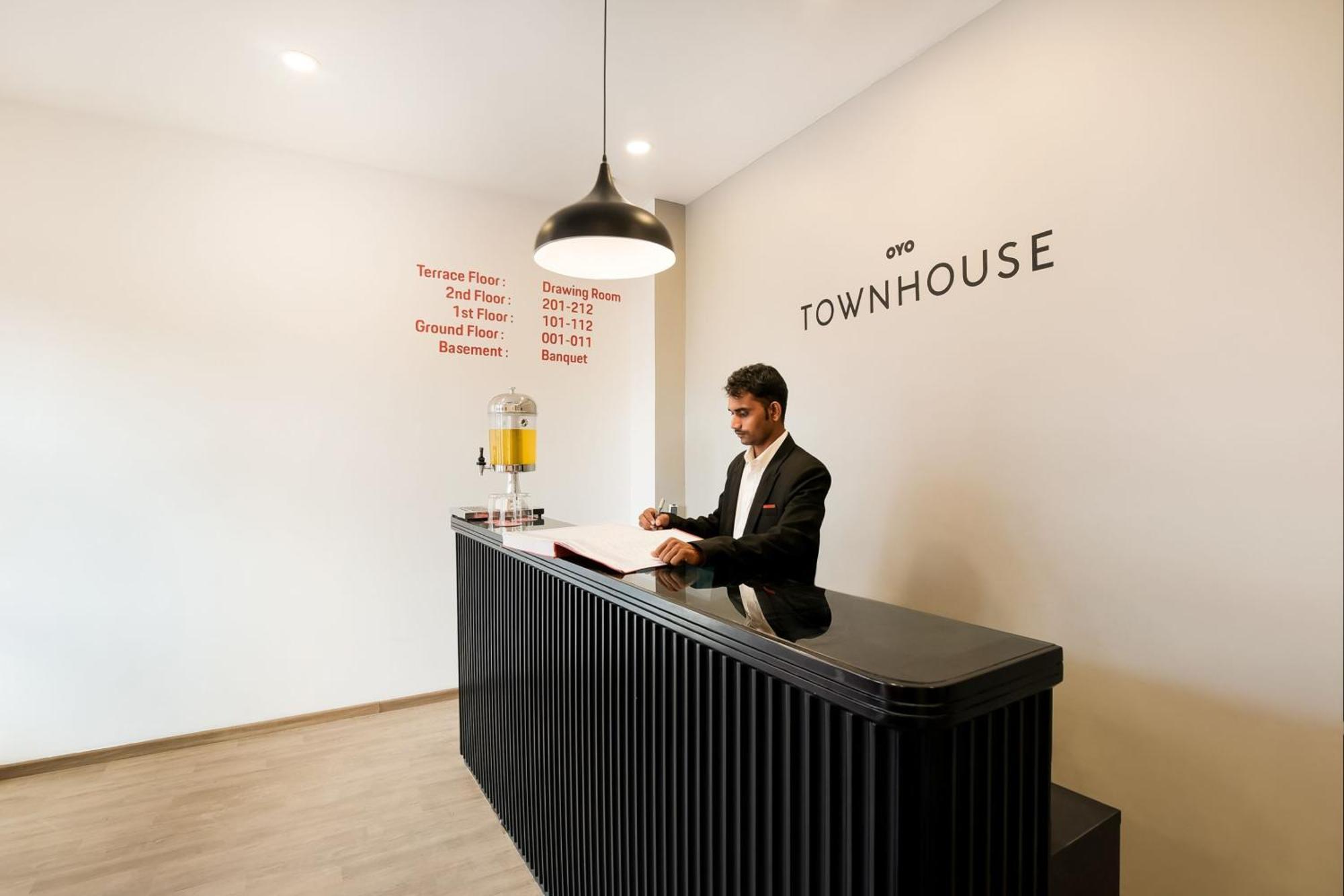 Townhouse The Awadh Airport Near Chaudhary Charan Singh International Airport Hotell Bijnaur Eksteriør bilde