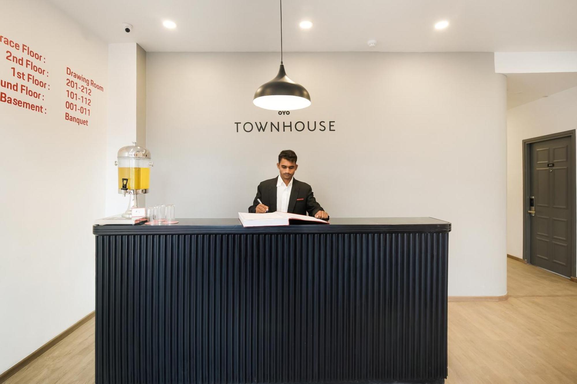 Townhouse The Awadh Airport Near Chaudhary Charan Singh International Airport Hotell Bijnaur Eksteriør bilde